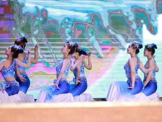 山西财经大学“礼赞二十大，清风润校园”第二十一届校园文化艺术节舞蹈大赛顺利举行